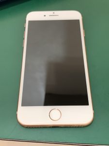 iPhone8 au 64GB【〇】Bランク買取【なんばウォーク店】