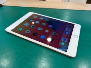 iPad mini4 celluiar ゴールドの買取りを致しました　【モバトルペリエ千葉店】