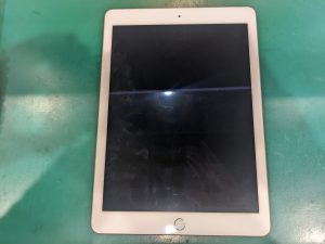 iPad Air2 16GB ゴールドの買取りを致しました　【モバトルペリエ千葉店】