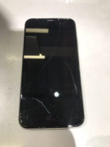 ガラスが割れているiPhoneXR（アイフォン）を買取しました！【モバトル渋谷モディ店】