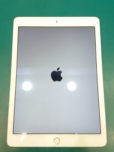 iPadAir2(アイパッドエア2) 16GB シルバー〇 Çランク品iPadAIR高価買取【モバトル テラスモール湘南店】