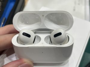 アクセサリ・周辺機器もバッチリ！Apple AirPods Pro Magsafe対応充電ケース同梱版、買取ります！【モバトル熊本ゆめタウン光の森店】