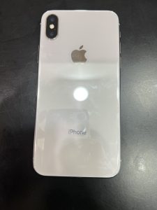 iPhone X (アイフォン) 64GB  シルバー AU 〇 中古正常品 iPhone高価買取【モバトル テラスモール湘南店】
