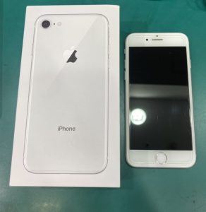 iPhone 8 (アイフォン8) 64GB  ホワイト docomo 〇 中古正常品 iPhone高価買取【モバトル テラスモール湘南店】