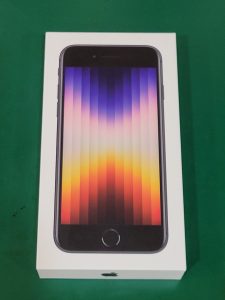 iPhoneSE3(アイフォン)の買取を行いました！iPhoneの買取ならモバトルにお任せください！！【大阪なんばウォーク店】