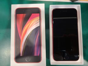 iPhoneSE2レッドの買取りを致しました　【モバトルペリエ千葉店】