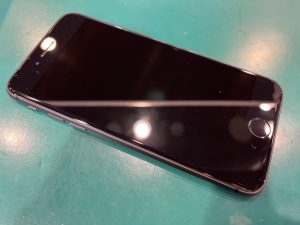 iPhone8　スペースグレー64GBの買取りを致しました　【モバトルペリエ千葉店】