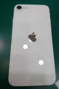 iPhone SE2（アイフォン エスイー２） 128GB ホワイト au〇 中古正常品 iPhone高価買取【モバトル テラスモール湘南店】