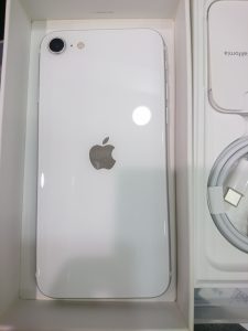 iPhone SE2（アイフォン エスイー２） 64GB ホワイト〇 中古正常品 iPhone高価買取【モバトル テラスモール湘南店】