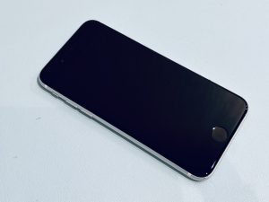 壊れた端末も買取します！液晶表示不良のiPhoneSE2(アイフォン)を買取しました！買取ならモバトル水戸オーパ店へ！！