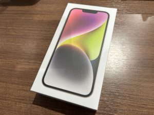 新品未開封品のiPhone14（アイフォン）の高額買取には自信があります💪　モバトル渋谷店まで売りに来てください！