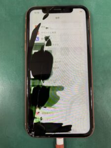 iPhoneXR（アイフォン）【モバトル　ココリア多摩センター店】