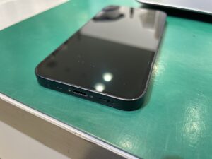 iPhone 12miniの買取査定を行いました！iPhone(アイフォン)を売るなら【モバトル新宿店】へ！