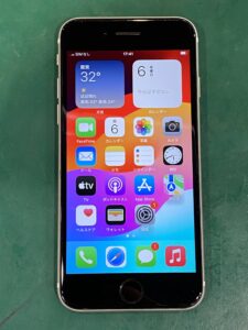 背面割れのiPhone SE2(アイフォン)を買取しました【モバトルペリエ千葉店】