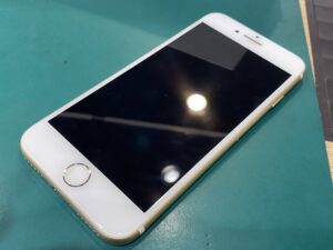 iPhone11proを買い取りました！クールなシルバー！【モバトルペリエ千葉店】