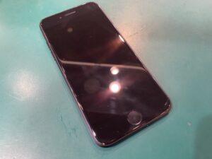 まだまだ使用者数はたくさん！iPhone SE2を買い取りました！【モバトルペリエ千葉店】