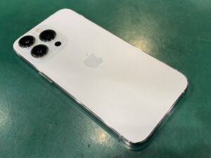 カメラに黒いシミがあるiPhone 13 Pro (アイフォン)を買取いたしました！【モバトルペリエ千葉店】