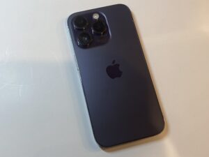 iPhone14Pro ディープパープルの買取査定を行いました！！即日現金買取なら【モバトル新宿PePe店】へ！