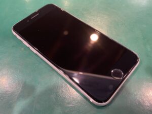 iPhone SE2（アイフォン）買取！状態良好で9,000円【モバトルペリエ千葉店】