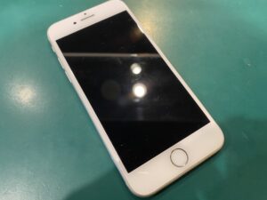 iPhone 8 64GB (アイフォン) を買取しました！【モバトルペリエ千葉店】