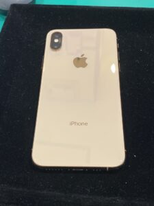 iPhone16e発売間近！？！iPhone Xs (アイフォン)Aランク買取いたしました！【モバトル横浜戸塚モディ店】