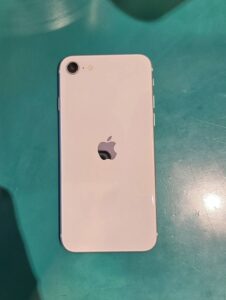 iPhone SE2 64GBの中古端末を買取させて頂きました!!