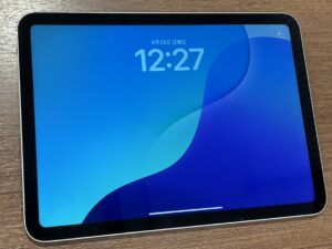 細かいキズのある中古のiPad10（アイパッド第10世代）を買取しました！【モバトル渋谷店】