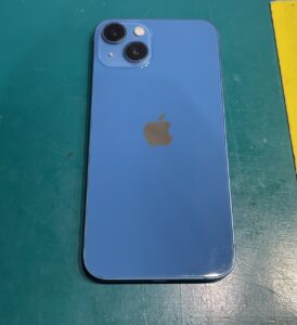 本日は大人気モデル、iPhone 13 ブルー（アイフォン）の買い取りを行いました！【モバトル新宿ペペ店】