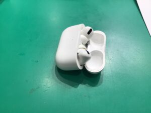 本日はAirPods Pro 1をお買取り査定いたしました！スマートフォンの高価買取は「モバトル中野ブロードウェイ店」へ！