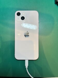 【モバトル荻窪タウンセブン店】
iPhone・Android! 高価買取中!!
端末の買取ならモバトル荻窪タウンセブン店にお任せください!
本日ご予約にて査定のご依頼をいただきましたのでご紹介いたします。
Apple iPhone 13 128GBの買取査定を行わせて頂きました!!
◆端末情報◆
![