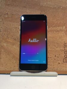 ★iPhone13,14,15(アイフォン13,14,15)シリーズ買取強化中！！★Apple iPhoneSE第3世代(アップル アイフォン スペシャルエディション 2022)au版○,中古正常品★【モバトル広島パルコ新館店】