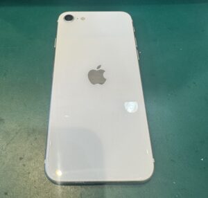 iPhone SE2 買取査定を行いました！【モバトル荻窪】