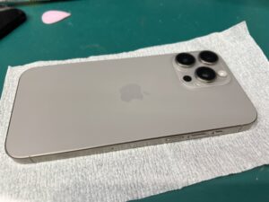 画面に傷ありでもOK!iPhone 15 Pro Maxを80,000円で買取【モバトルペリエ千葉店】
